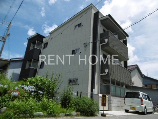 建物外観　全室角部屋３階建てです。