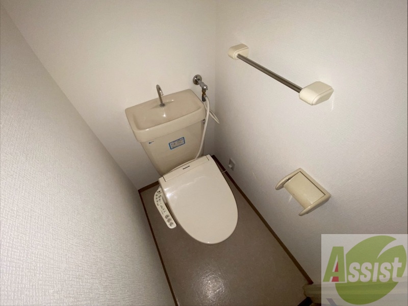トイレ　こちらはトイレです。清潔感があり、安心して使用できます。