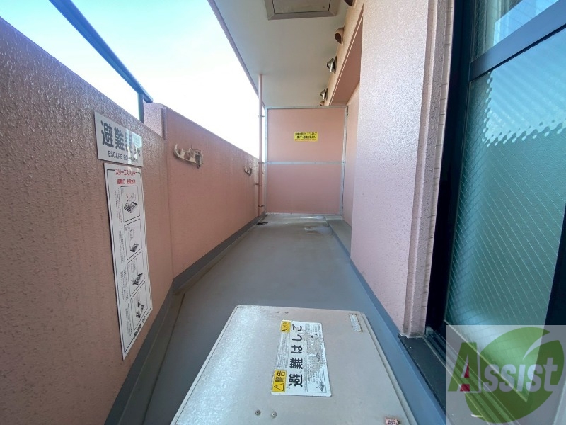 バルコニー　バルコニーです。洗濯物を干したり一息ついたりできますね！