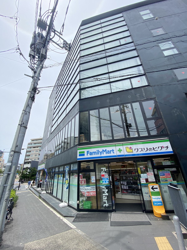 ドラックストア　ファミリーマート＋クスリのヒグチ恵比寿アメリカ橋店（ドラッグストア）まで358m