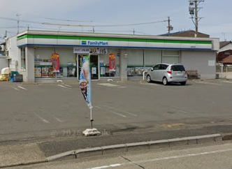 コンビニ　ファミリーマート 港金船町店（コンビニ）まで607m