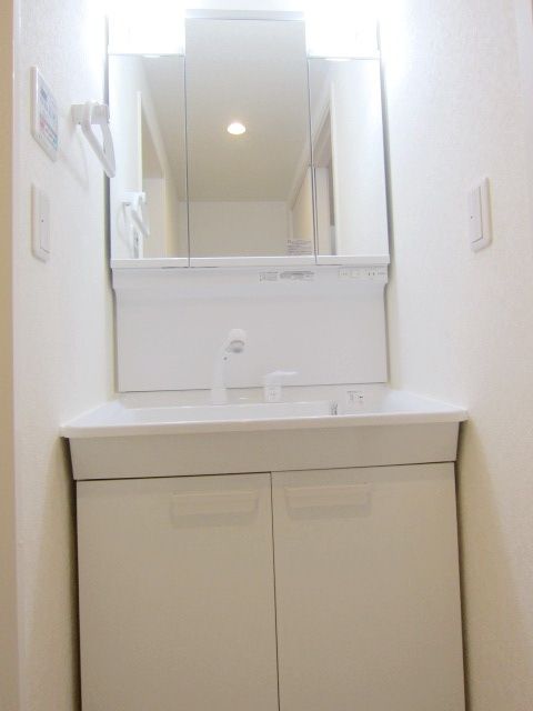 洗面設備　★独立洗面台で朝の身支度も便利です★