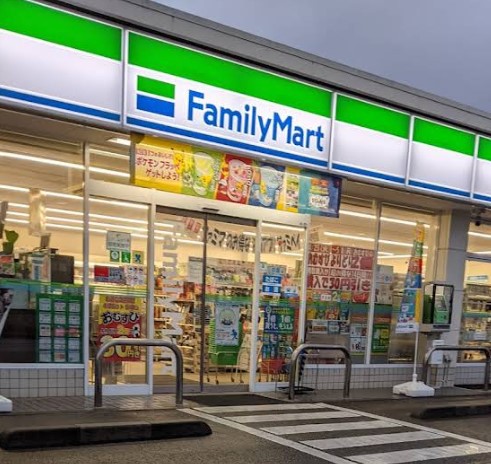 コンビニ　ファミリーマート湘南めぐみが丘店（コンビニ）まで1088m