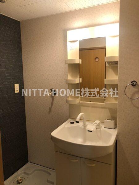 洗面設備　シャワー付きの洗面台朝の準備も楽々です◎