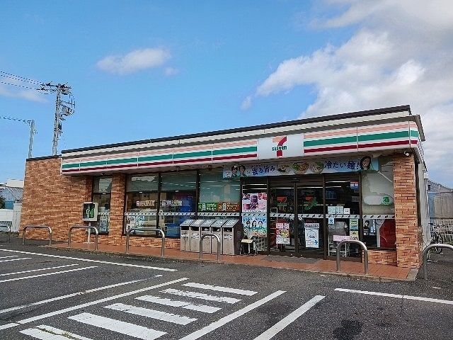 コンビニ　セブンイレブン 富里獅子穴店（コンビニ）まで350m