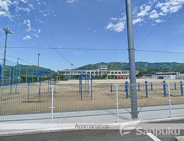 小学校　川上小学校（小学校）まで1074m
