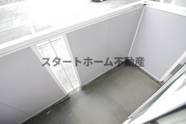 バルコニー　暖かな日差しのふりそそぐバルコニー