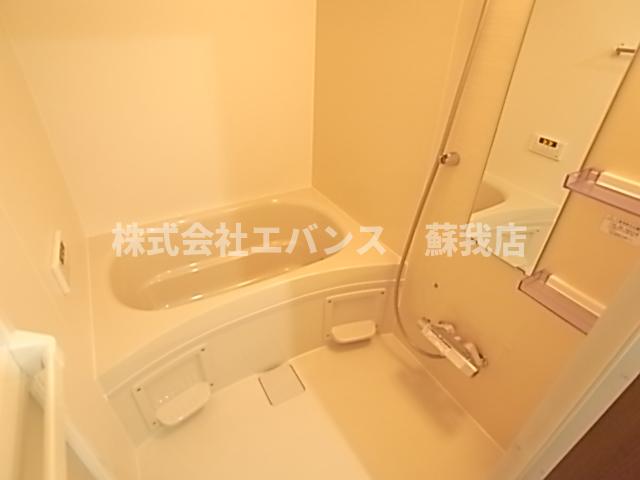バス・シャワールーム　落ち着いた空間のお風呂です