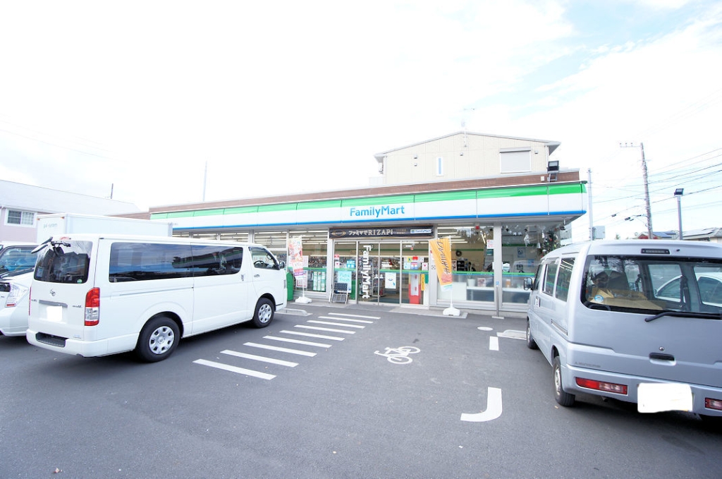コンビニ　ファミリーマート 寒川倉見東店（コンビニ）まで245m