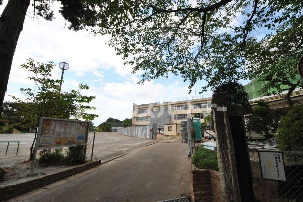 小学校　柏市立手賀西小学校（小学校）まで2090m