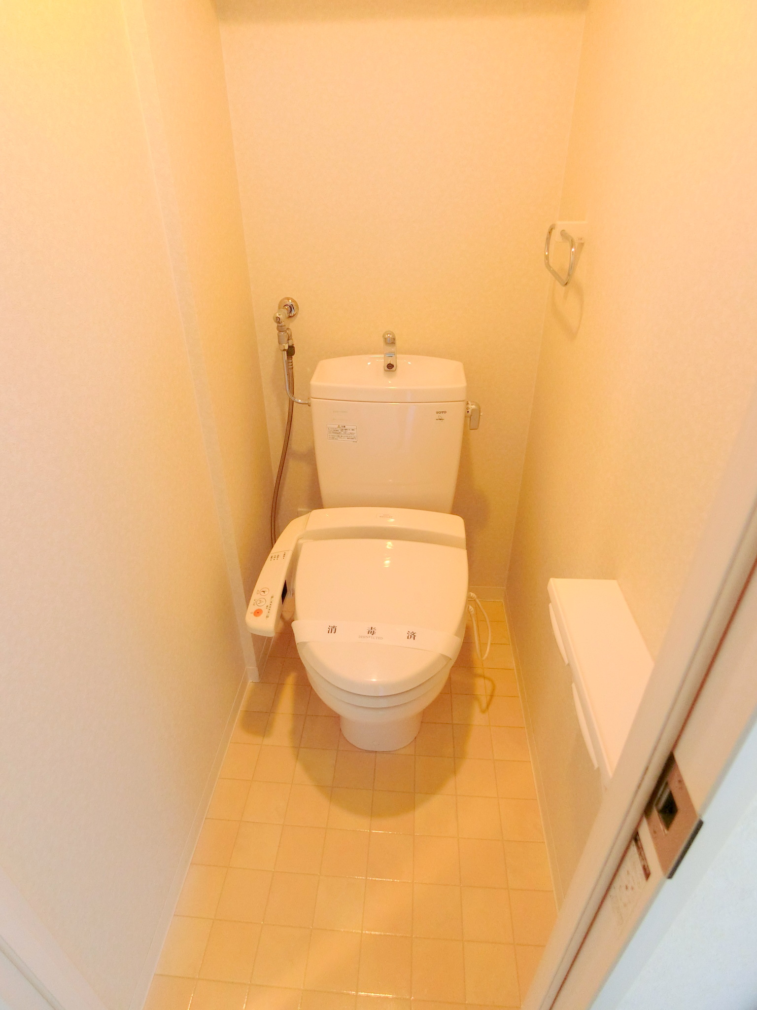 トイレ　トイレには人気のウォシュレットが設置されています。