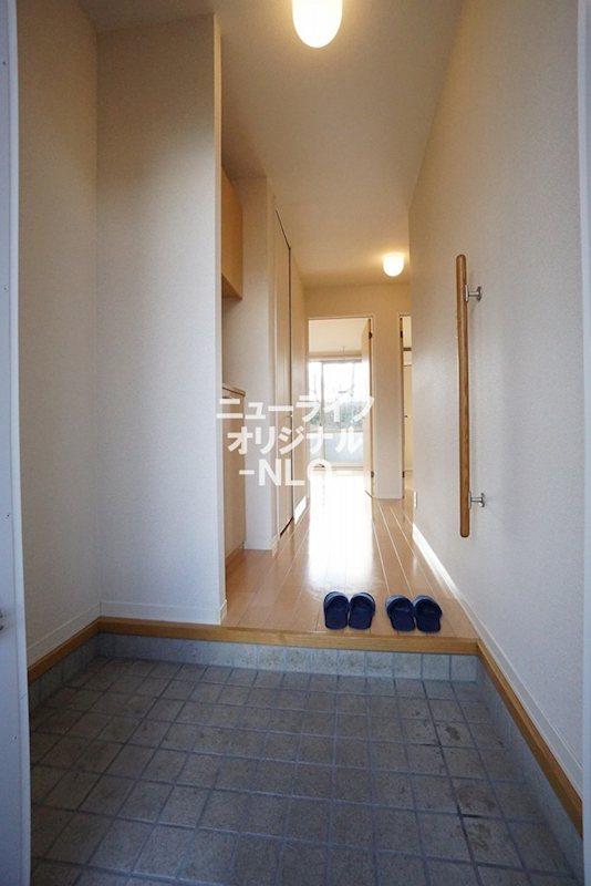 玄関　広い土間☆玄関を上がった先にシューズボックスがあります☆