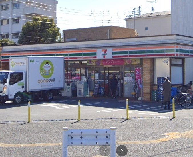 コンビニ　セブンイレブン板橋高島平3丁目店（コンビニ）まで330m