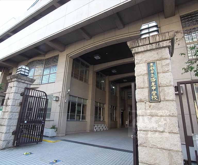 中学校　洛友中学校（中学校）まで354m