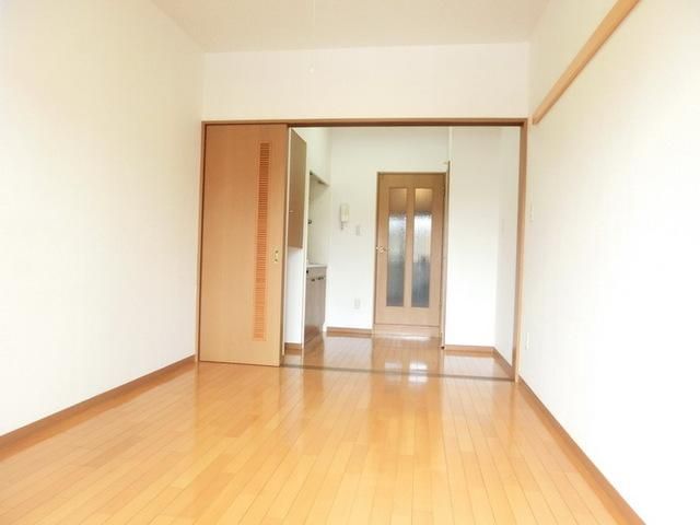 その他部屋・スペース　日差しが入る明るいお部屋