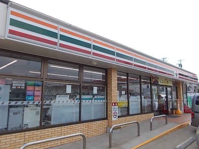 コンビニ　セブンイレブン（コンビニ）まで350m