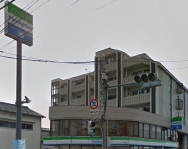 コンビニ　ファミリーマート氷川台店（コンビニ）まで412m