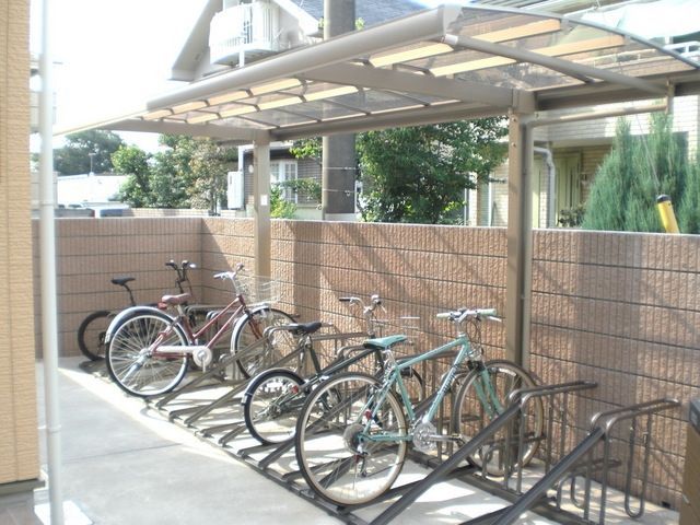 エントランス　★屋根付き駐輪場です★