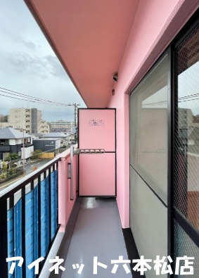 バルコニー　洗濯物はこちらへどうぞ。