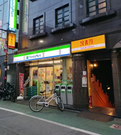 コンビニ　ファミリーマート 経堂農大通り店（コンビニ）まで46m