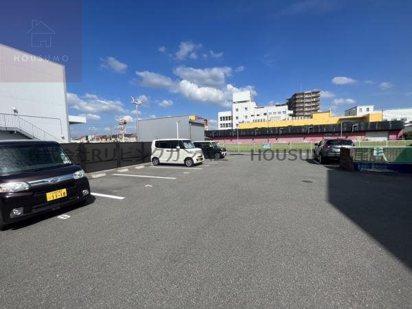 駐車場　車をお持ちの方に嬉しい駐車場付きの物件です