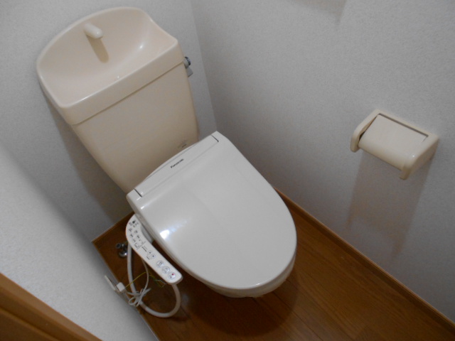 トイレ　温水洗浄便座完備
