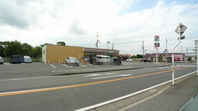 コンビニ　セブンイレブン木更津中里店（コンビニ）まで650m