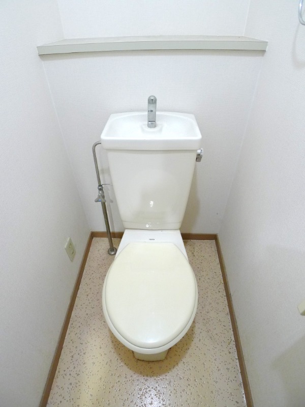 地下鉄桜通線 吹上駅 徒歩9分 4階建 築33年のトイレ写真