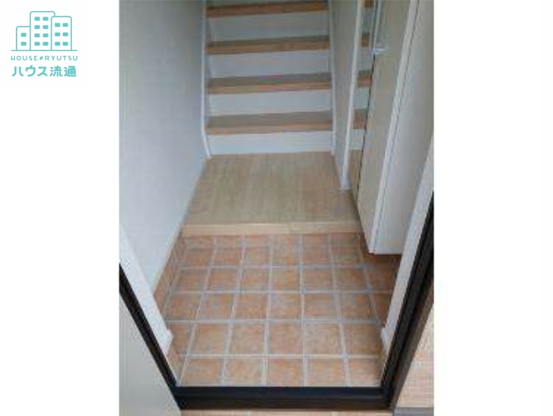 玄関　※画像は別のお部屋