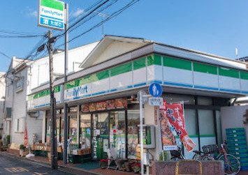 コンビニ　ファミリーマート 方南一丁目店（コンビニ）まで513m