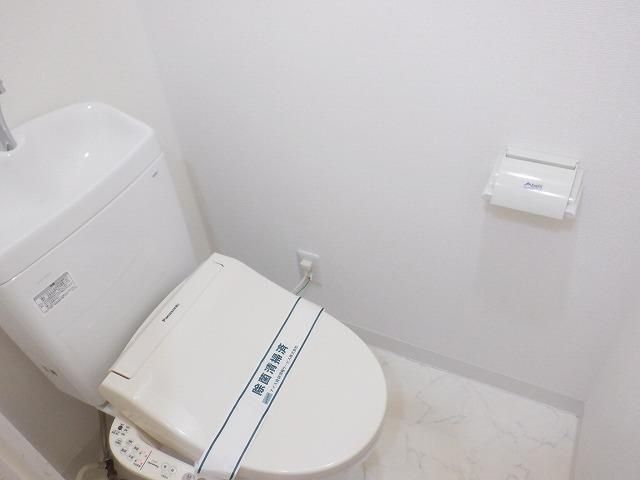 トイレ　清潔・快適な温水洗浄便座