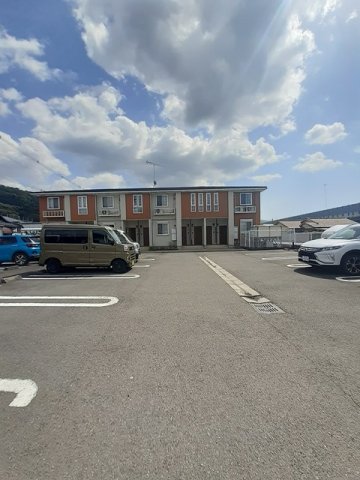 駐車場　駐車場があるので、車を買う予定の方も安心です