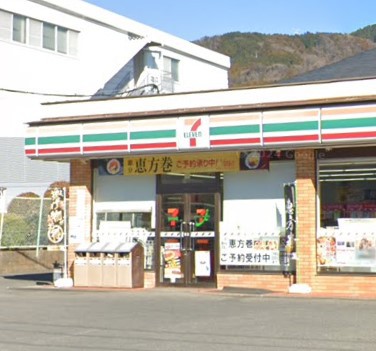 コンビニ　セブンイレブン（コンビニ）まで700m