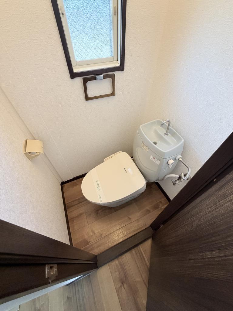 ＪＲ山陽本線 東福山駅 徒歩24分 2階建 築39年のトイレ写真