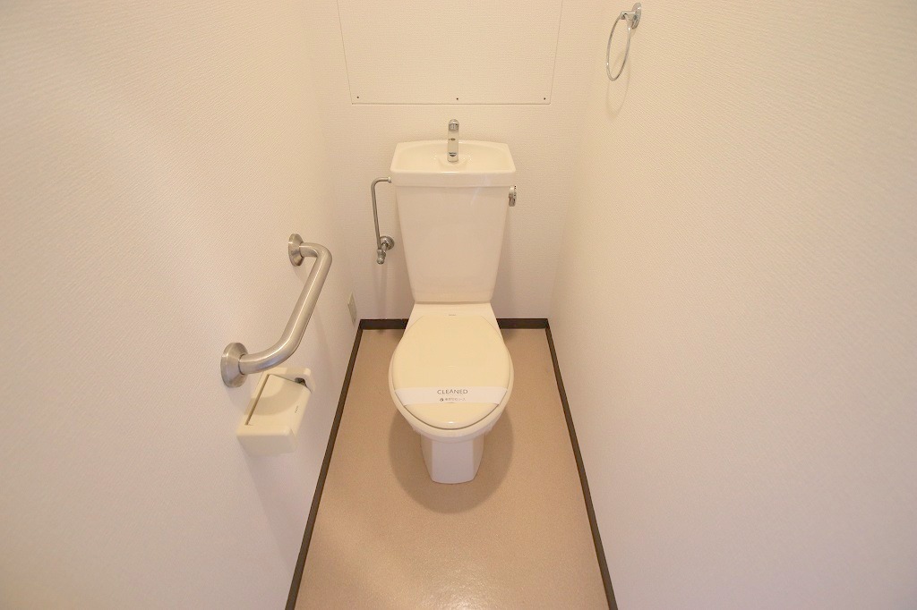 地下鉄谷町線 出戸駅 徒歩7分 3階建 築33年のトイレ写真