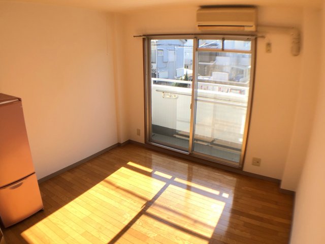 居室・リビング　南向きで陽当たり良好なお部屋です♪