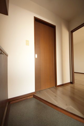 玄関　収納もある玄関です