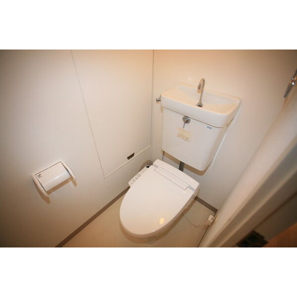 地下鉄桜通線 御器所駅 徒歩4分 14階建 築49年のトイレ写真