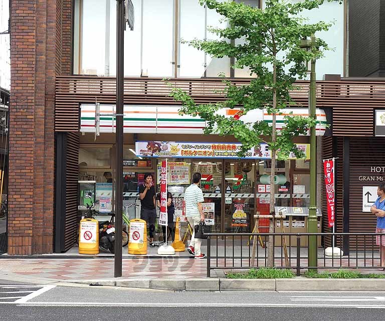 コンビニ　セブンイレブン京都河原町姉小路（コンビニ）まで240m