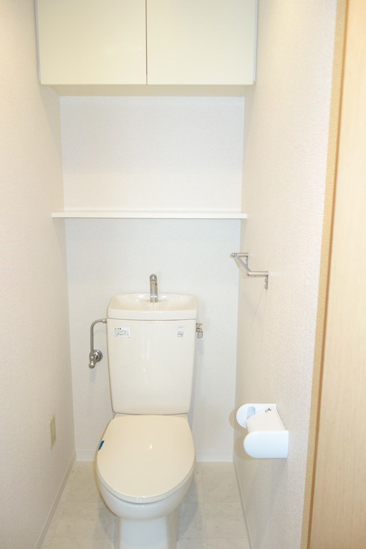 阪急宝塚線 豊中駅 徒歩7分 9階建 築27年のトイレ写真