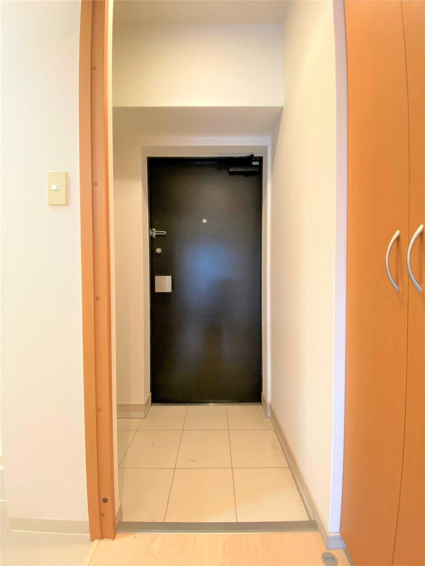 玄関　B411号室と同仕様写真