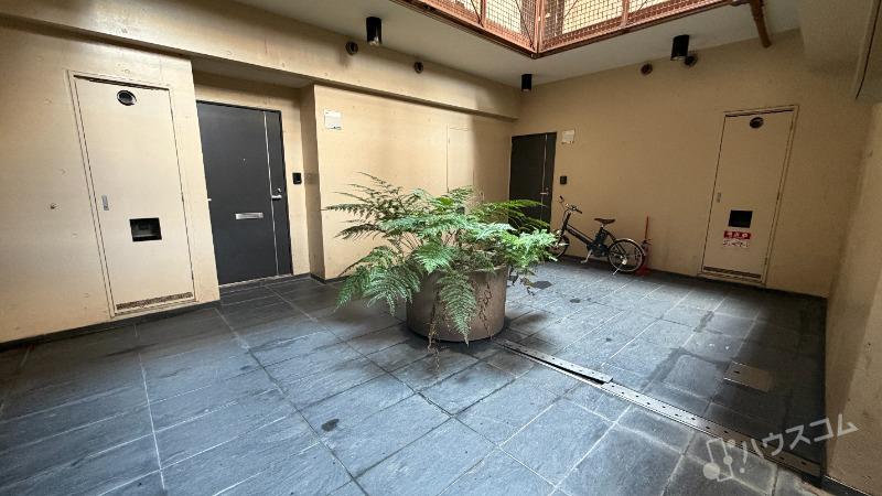 地下鉄御堂筋線 江坂駅 徒歩18分 5階建 築31年の外観写真