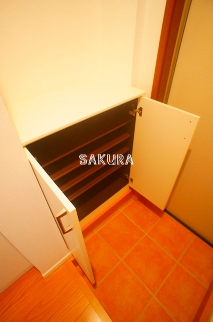 ドミールK鶴ヶ峰の玄関写真