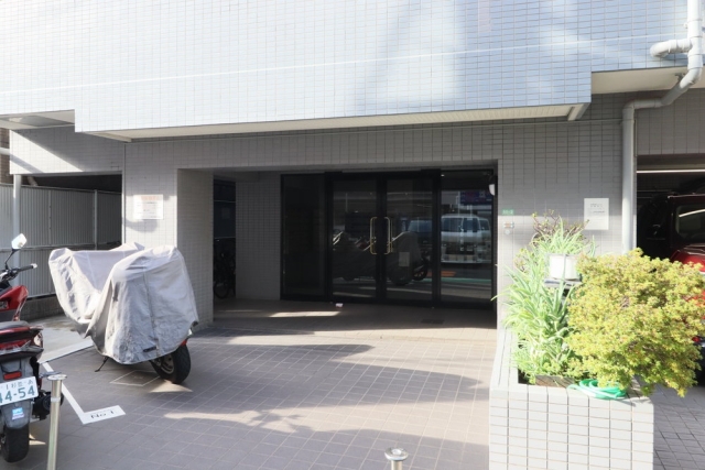東京メトロ丸ノ内線 中野新橋駅 徒歩3分 7階建 築32年の外観写真