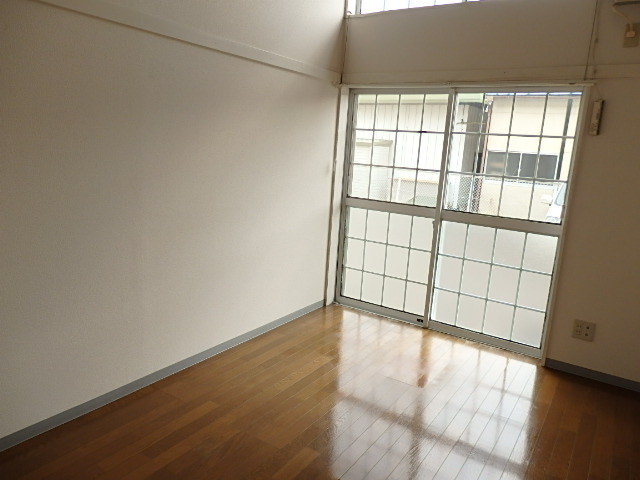 ソレアード六丁目の居間写真