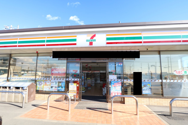 コンビニ　セブンイレブン筑西岡芹店（コンビニ）まで600m