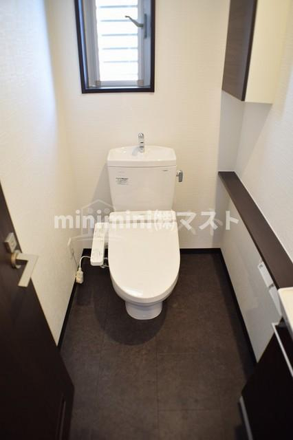 地下鉄長堀鶴見緑地線 西大橋駅 徒歩4分 9階建 築11年のトイレ写真