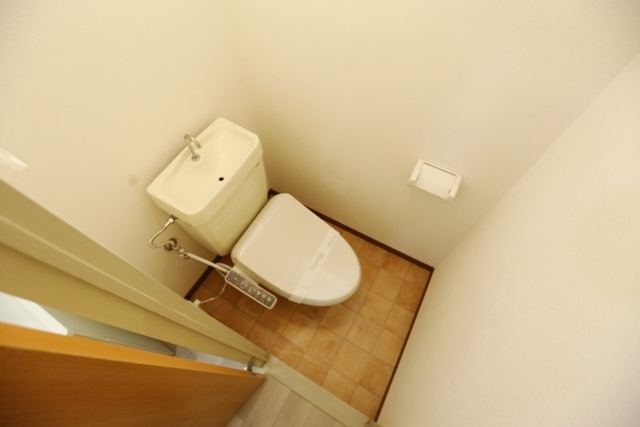 ＪＲ東海道本線 千里丘駅 徒歩10分 2階建 築44年のトイレ写真