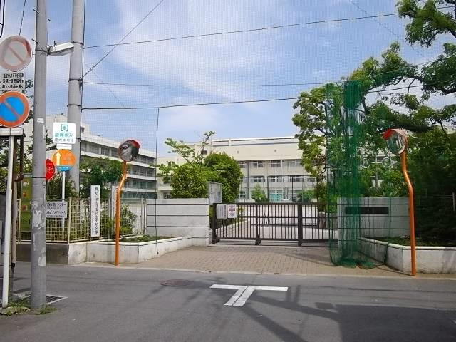 中学校　市川市立第六中学校（中学校）まで1115m
