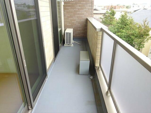 バルコニー　お洗濯にも便利なバルコニー付き